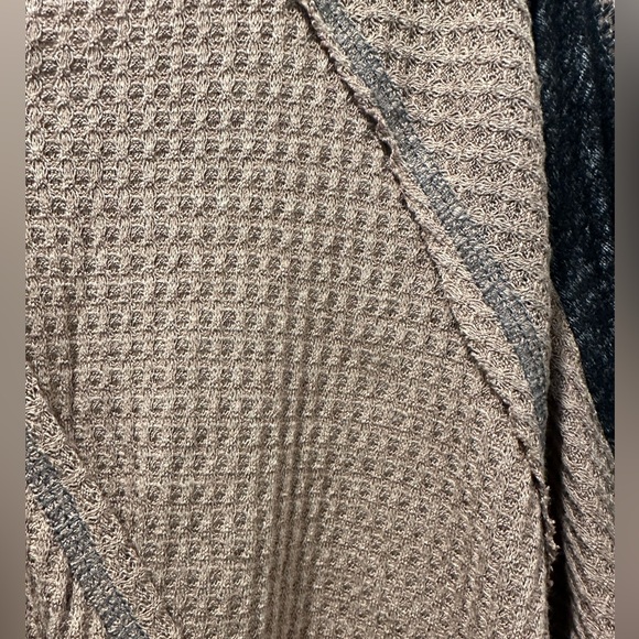 Allie Rae Women’s Peasant Blouse Snakeskin animal print Sleeve, Side Tie - Picture 5 of 5